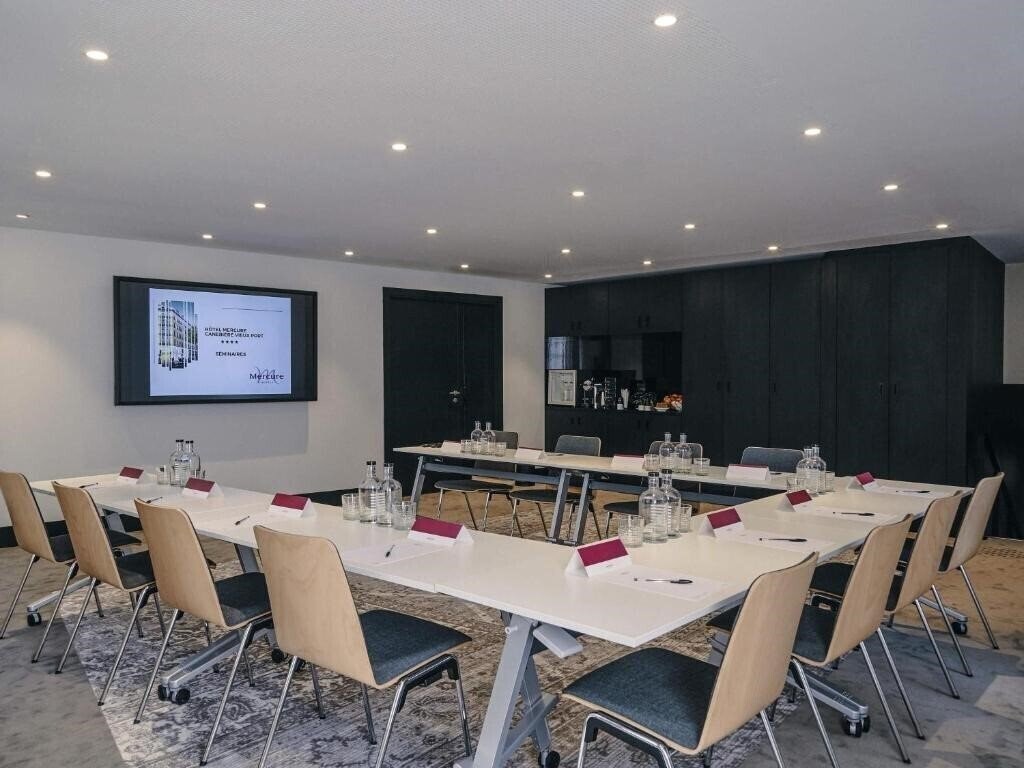 Вид Mercure Marseille Canebiere Vieux-Port 4*