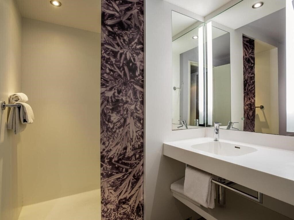 Фото Mercure Marseille Centre Vieux Port 4*