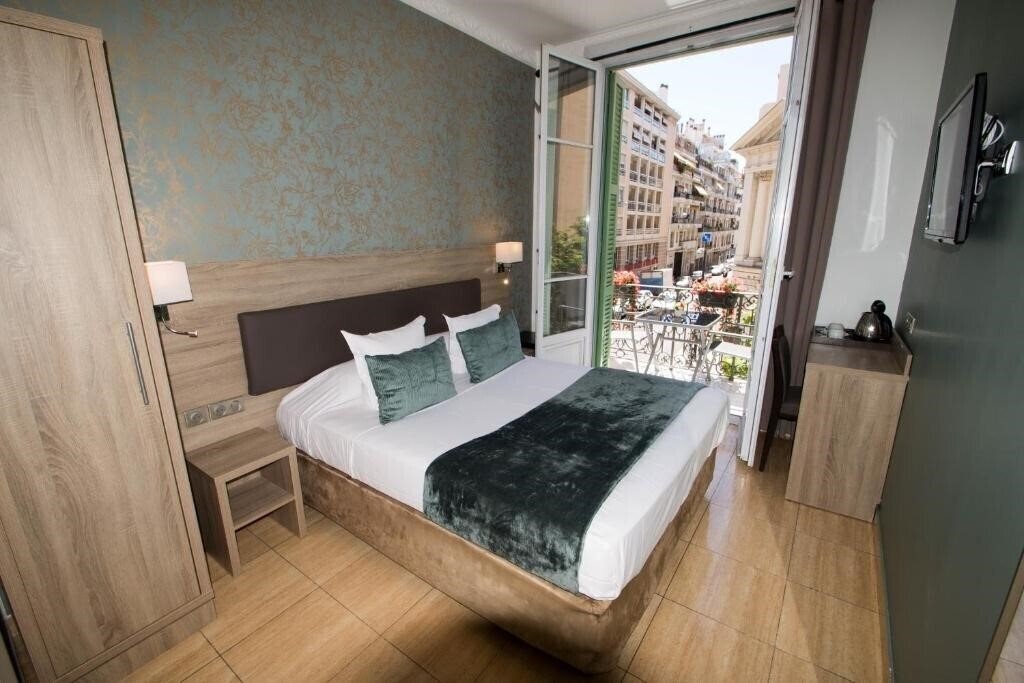 Отель Parisien 2*