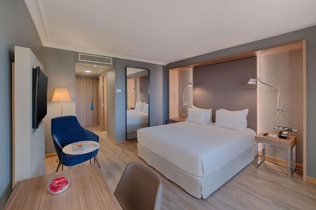 Фото Hotel NH Nice 4*