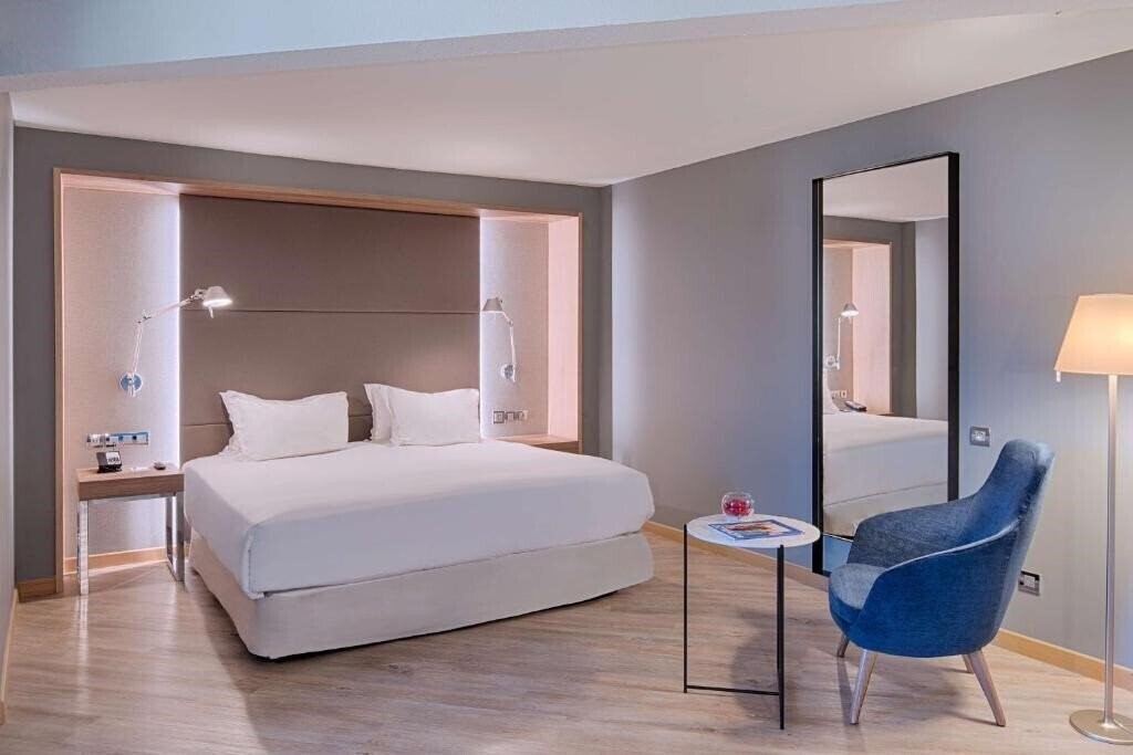Территория Hotel NH Nice 4*