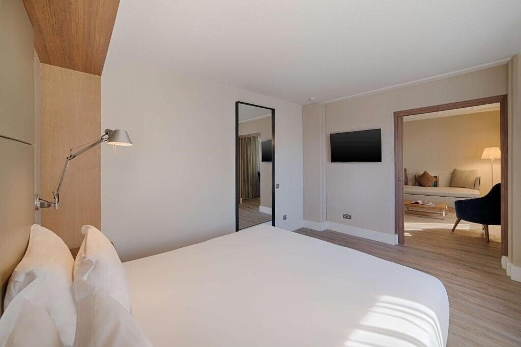 Апартаменты Hotel NH Nice 4*