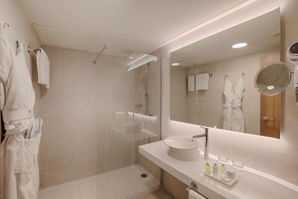 Панорама Hotel NH Nice 4*