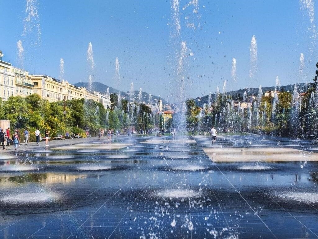 Территория Ibis Nice Centre Gare 3*