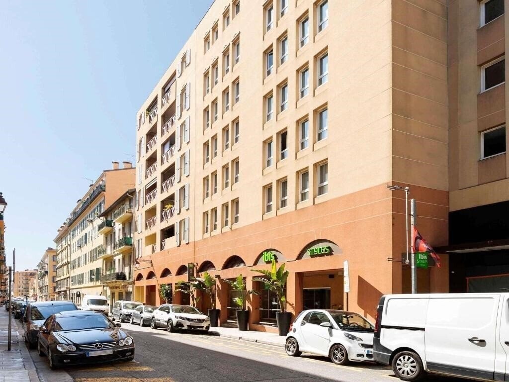 Отель Ibis Styles Nice Vieux Port 3*