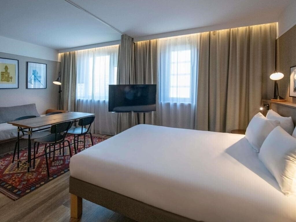 Вид Novotel Suites Nice Airport 4*
