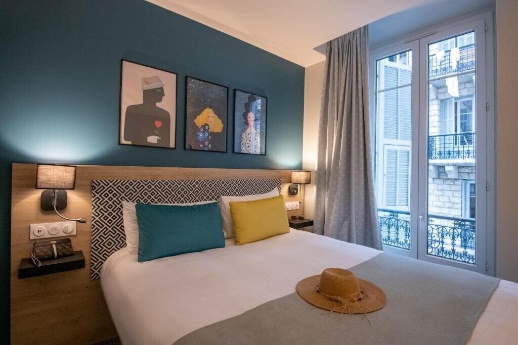 Отель Bristol 3*