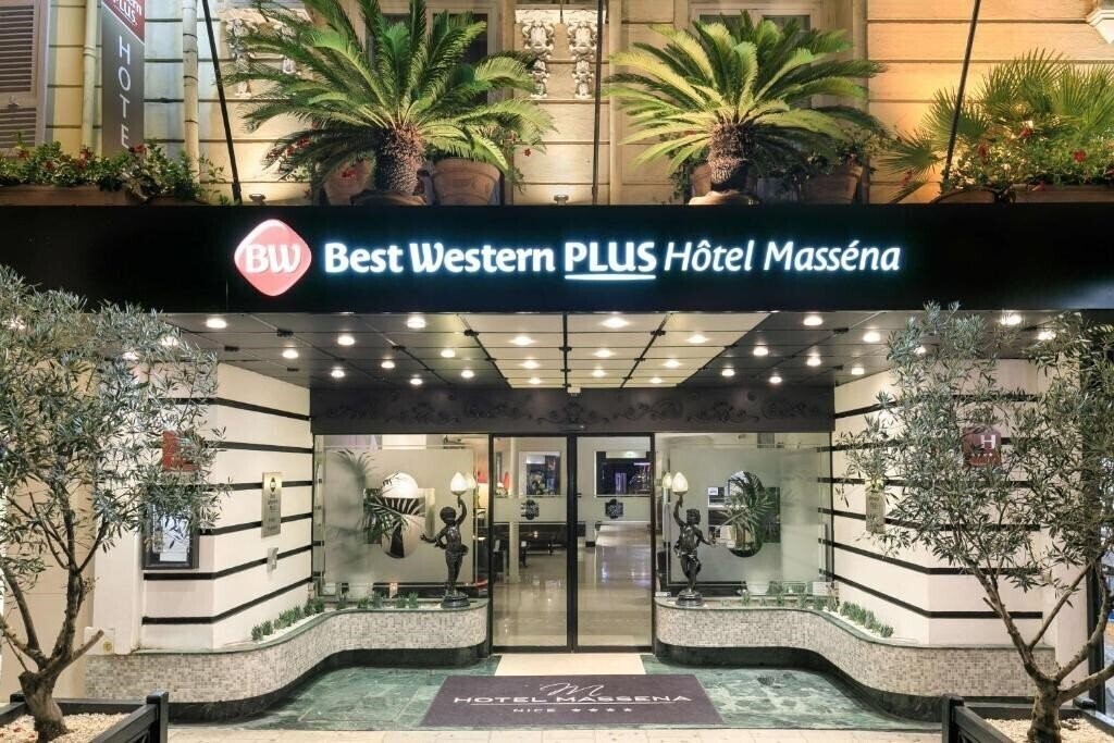 Територія Best Western Plus Hotel Massena Nice 4*