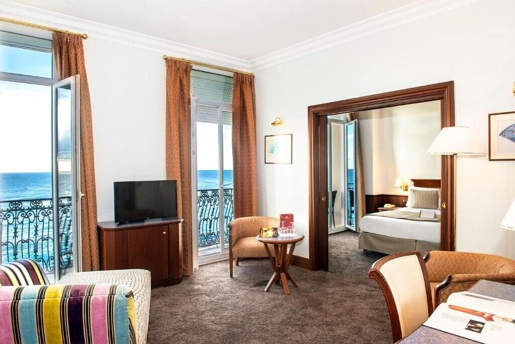 Апартаменты West End 4*