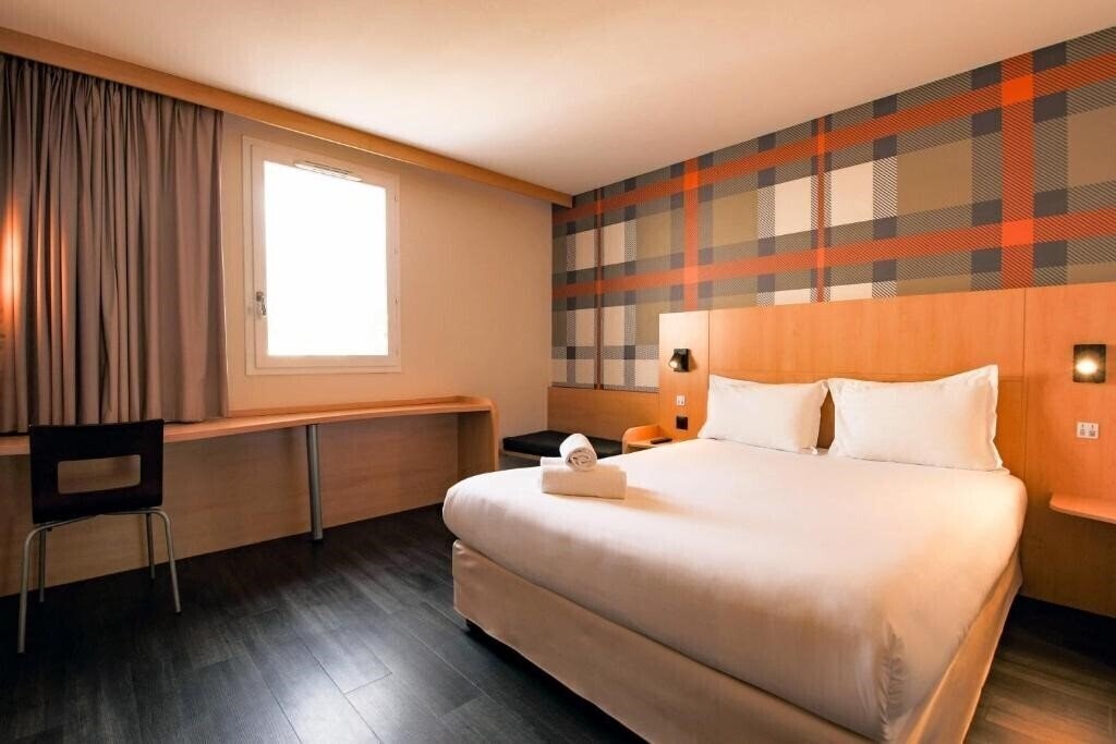 Фото EasyHotel Nice Old Town 3*