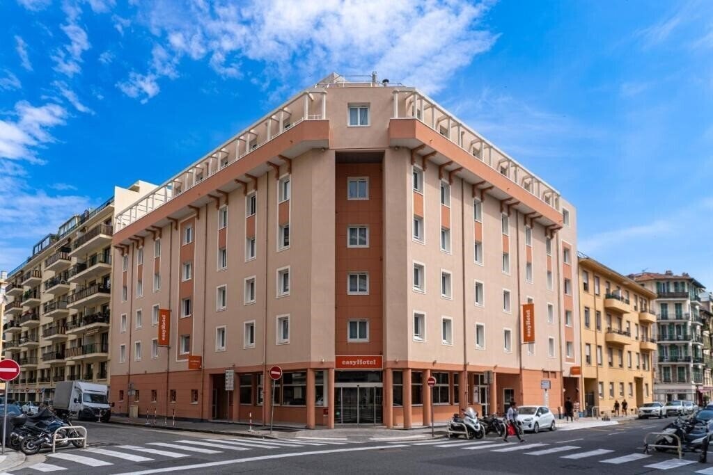 Отель EasyHotel Nice Old Town 3*
