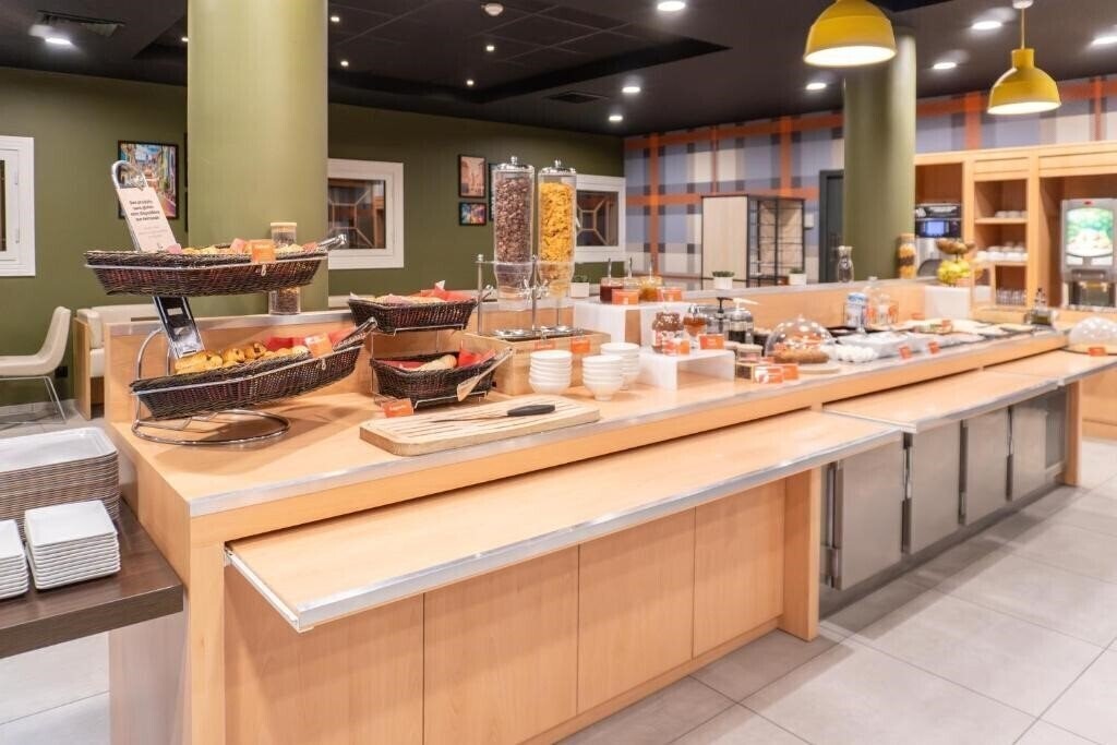 Картинка EasyHotel Nice Old Town 3*
