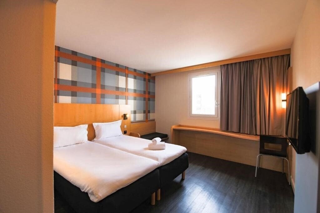 Апартаменты EasyHotel Nice Old Town (ex. EasyHotel Nice Palais des Congres, Ibis Nice Palais des Congres, Best Western Nautica) 3*