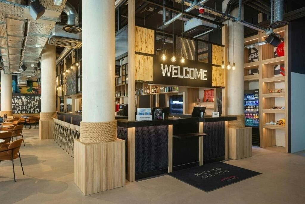 Отель Moxy Nice 3*