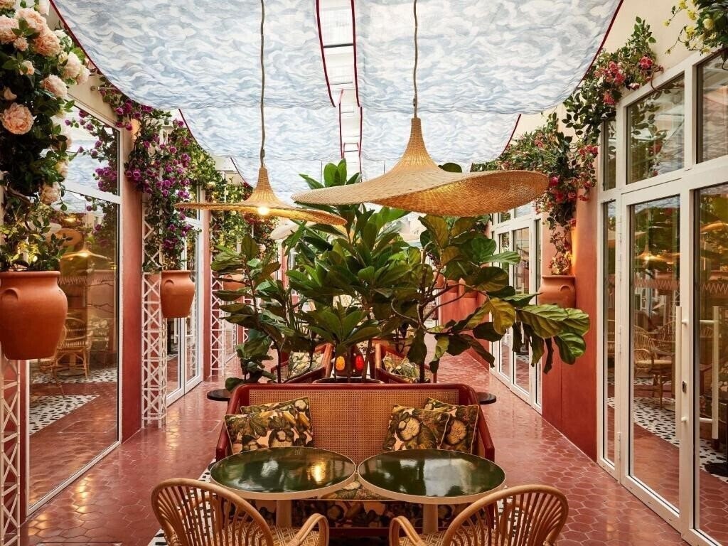 Территория Mama Shelter Nice 4*