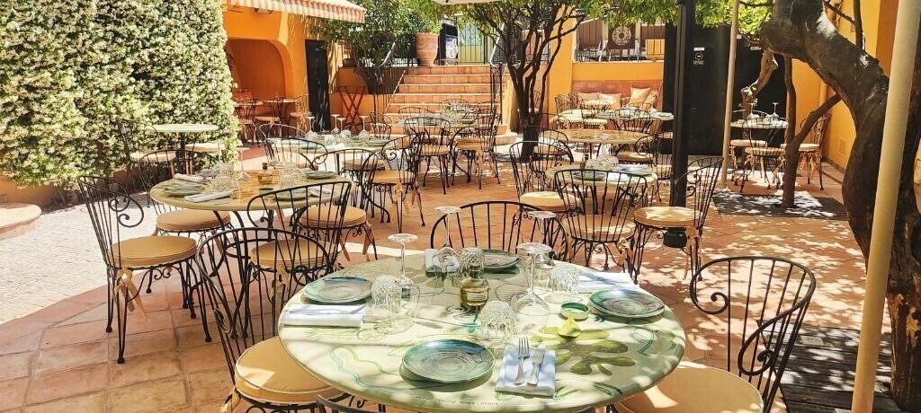 Территория Hotel La Perouse (ex. La Perouse Nice Baie des Anges) 4*