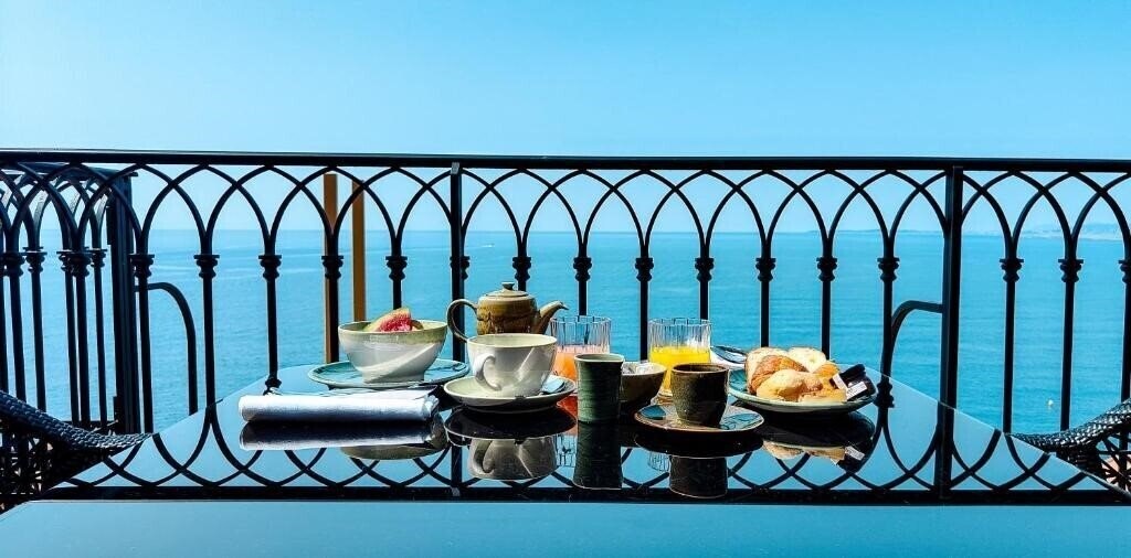 Апартаменты Hotel La Perouse (ex. La Perouse Nice Baie des Anges) 4*