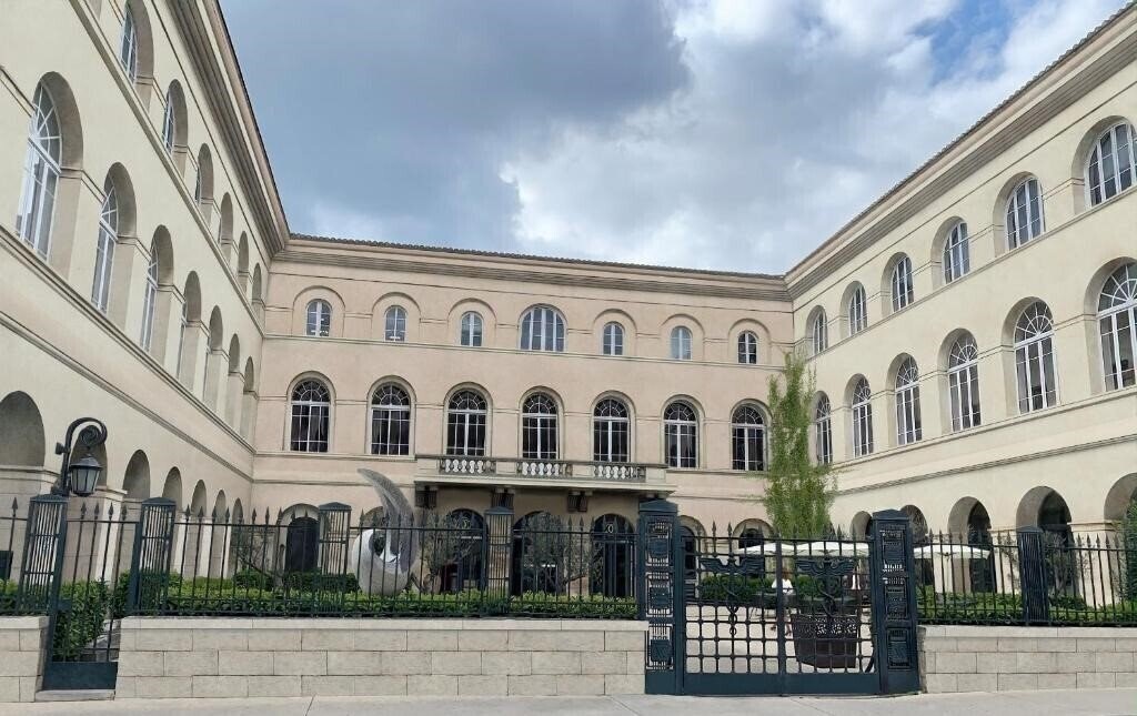 Готель Le Grand Hotel Dieu by SOWELL COLLECTION 5*