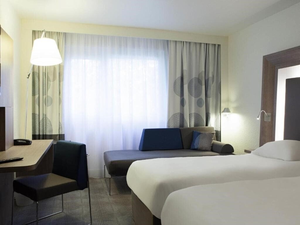 Территория Novotel Le Havre Centre Gare 4*