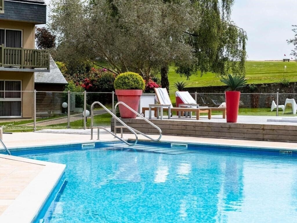 Отель Mercure Omaha Beach 4*