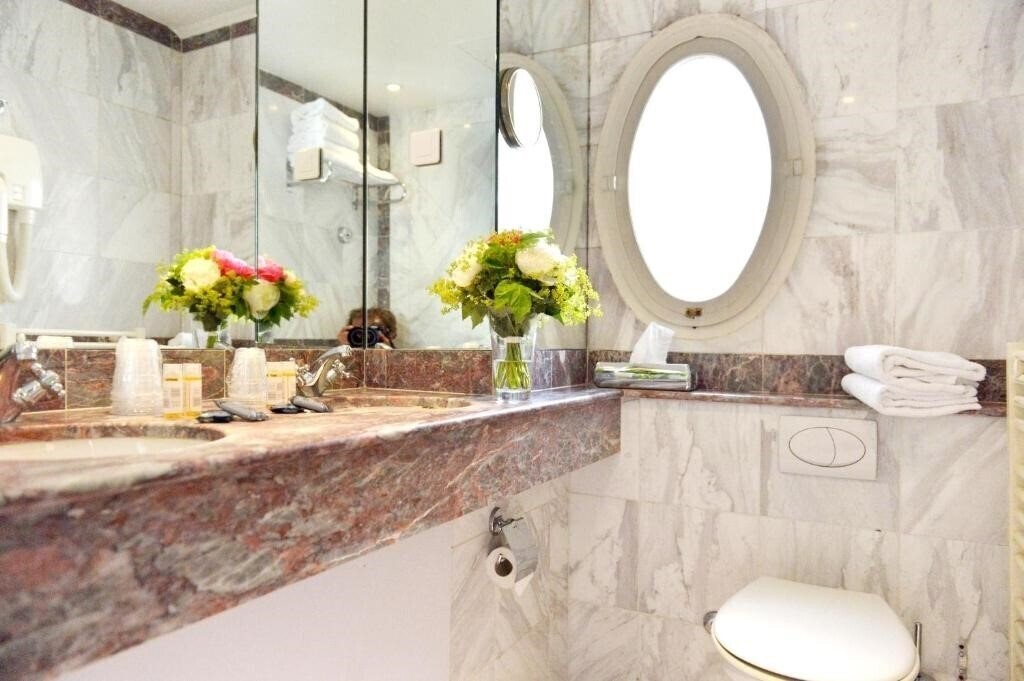 Апартаменты Unic Renoir Saint Germain 3*