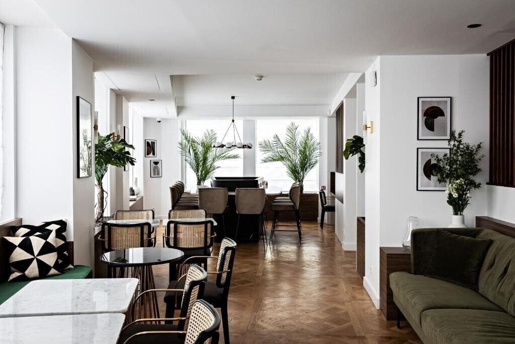 Готель Holiday Inn Paris Elysees 4*