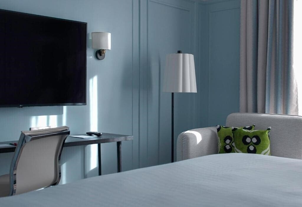 Территория Paris Marriott Opera Ambassador 4*