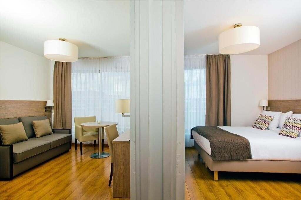 Панорама Residhome Monceau Bois Colombes 3*