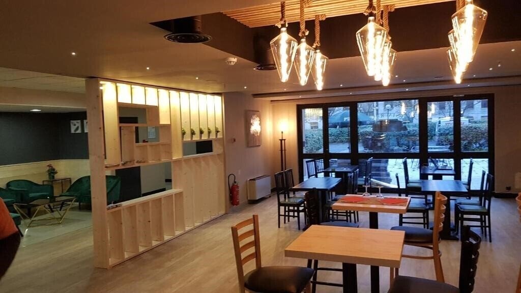 Фотографія Euro hotel Paris Creteil 3*