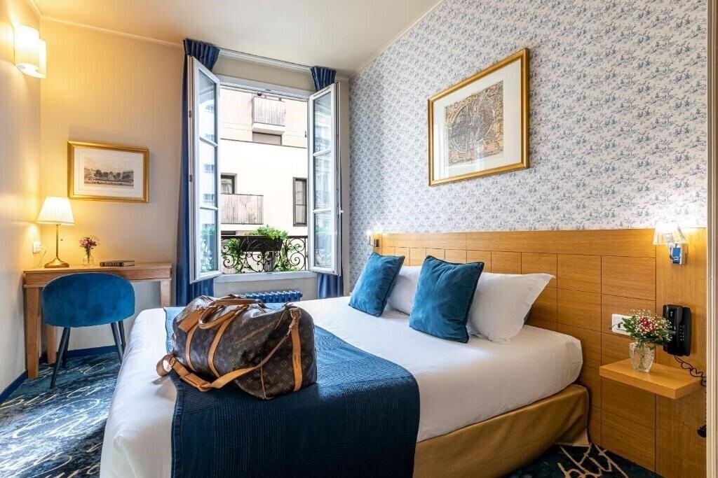 Отель Hotel Romance Malesherbes by Patrick Hayat 3*