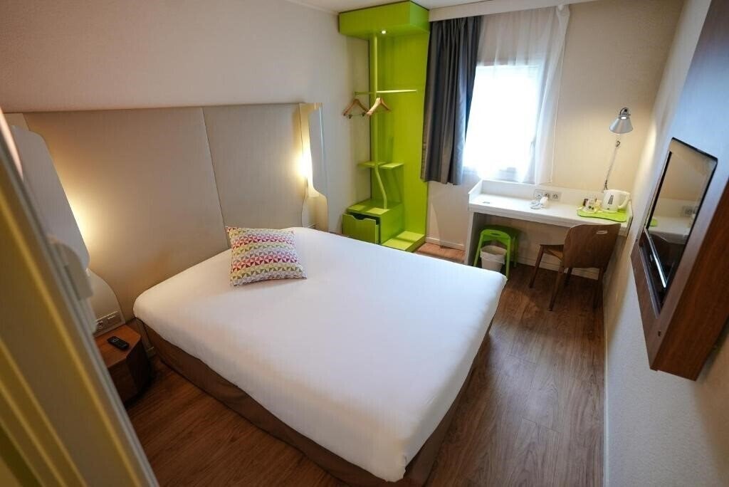 Панорама Campanile Roissy 3*
