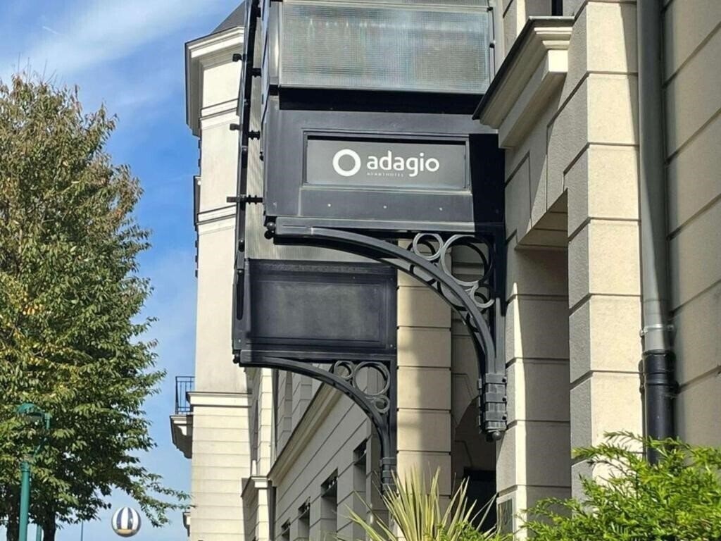 Вид Adagio Serris Val d'Europe (ex. Hipark Serris Val D'Europe) 3*