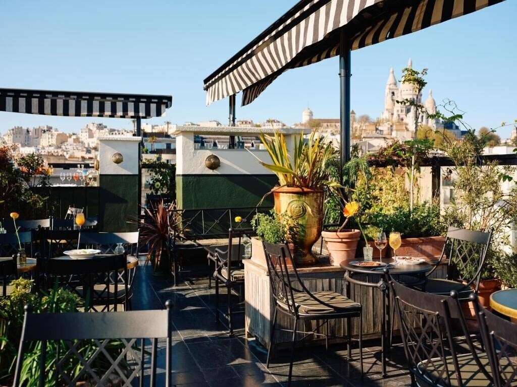 Готель Carlton'S 4*