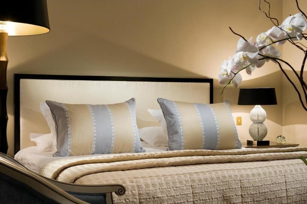 Вид Warwick Champs-Elysees 4*