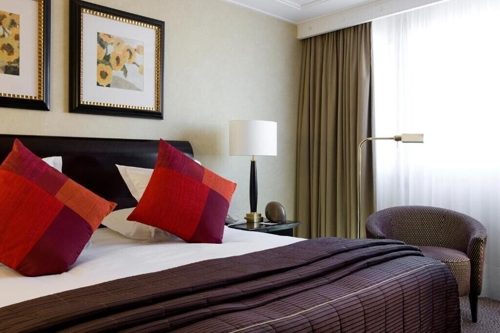 Територія Warwick Champs-Elysees 4*