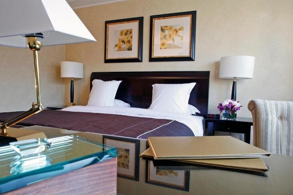 Апартаменти Warwick Champs-Elysees 4*