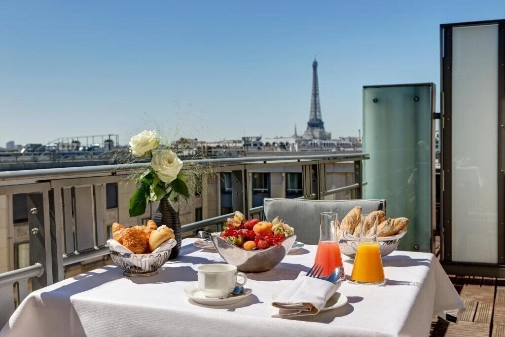 Панорама L'Hotel du Collectionneur Arc de Triomphe 5*