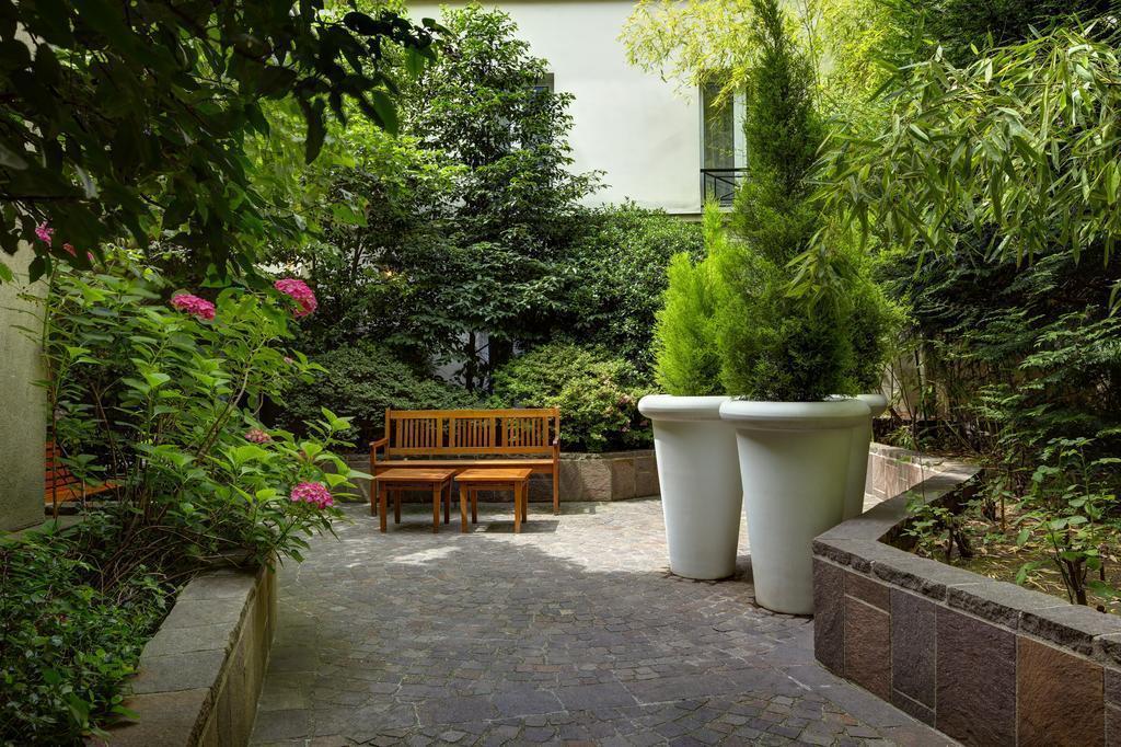 Територія Le Patio Saint Antoine Paris 4*