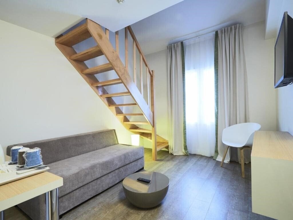 Панорама Kyriad Paris 18 Porte de Clignancourt Montmartre (ex. Kyriad Paris 18e Montmatre) 3*
