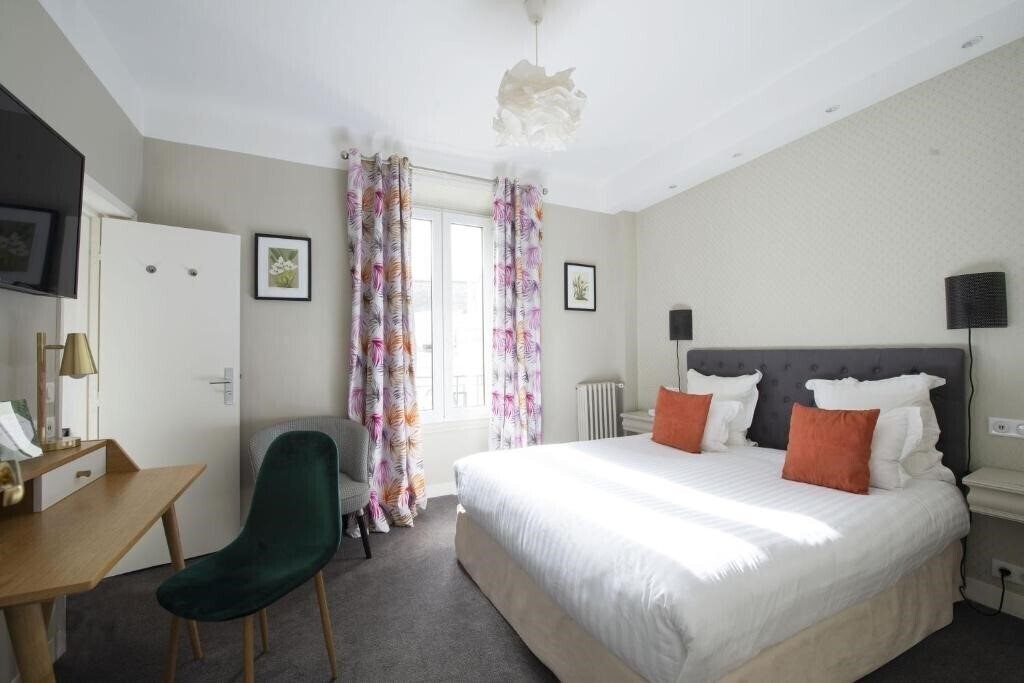 Изображение Art Hotel Batignolles 3*