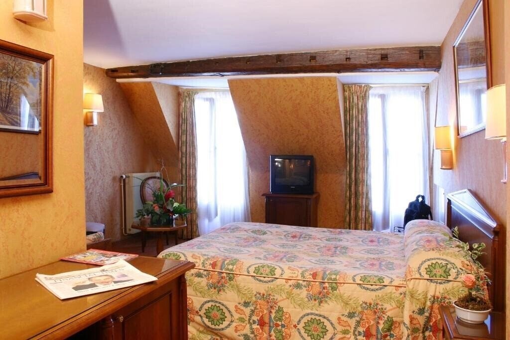 Панорама Meslay Republique 3*