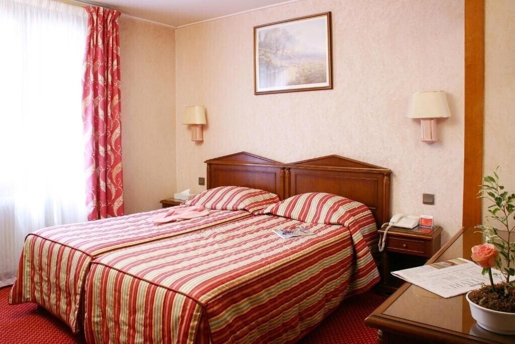 Вид Meslay Republique 3*