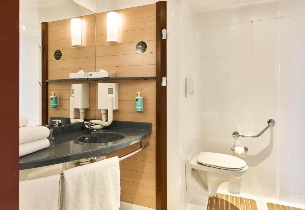 Апартаменты B&B Hotel Paris Nord 18eme (ex. Suite Novotel Paris Porte de la Chapelle, Hotel Novotel Suites Paris Nord 18eme) 4*