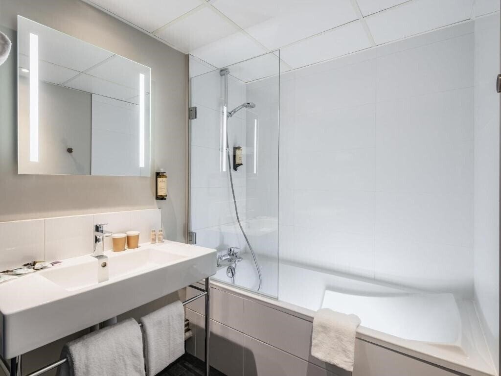 Панорама Mercure Paris Montparnasse Pasteur (ex. Holiday Inn Paris Montparnasse Pasteur) 4*