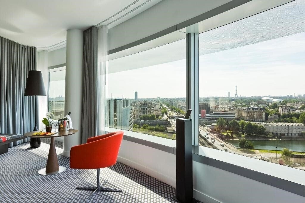 Апартаменты Melia Paris La Defense 4*