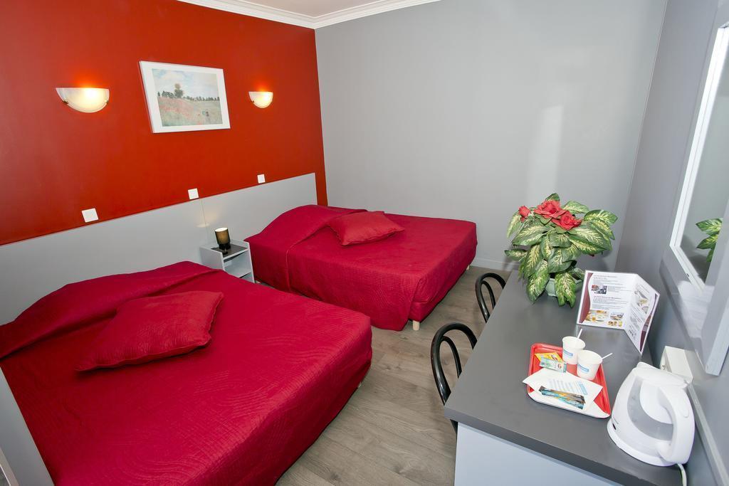 Территория Hipotel Paris Voltaire Bastille 4*