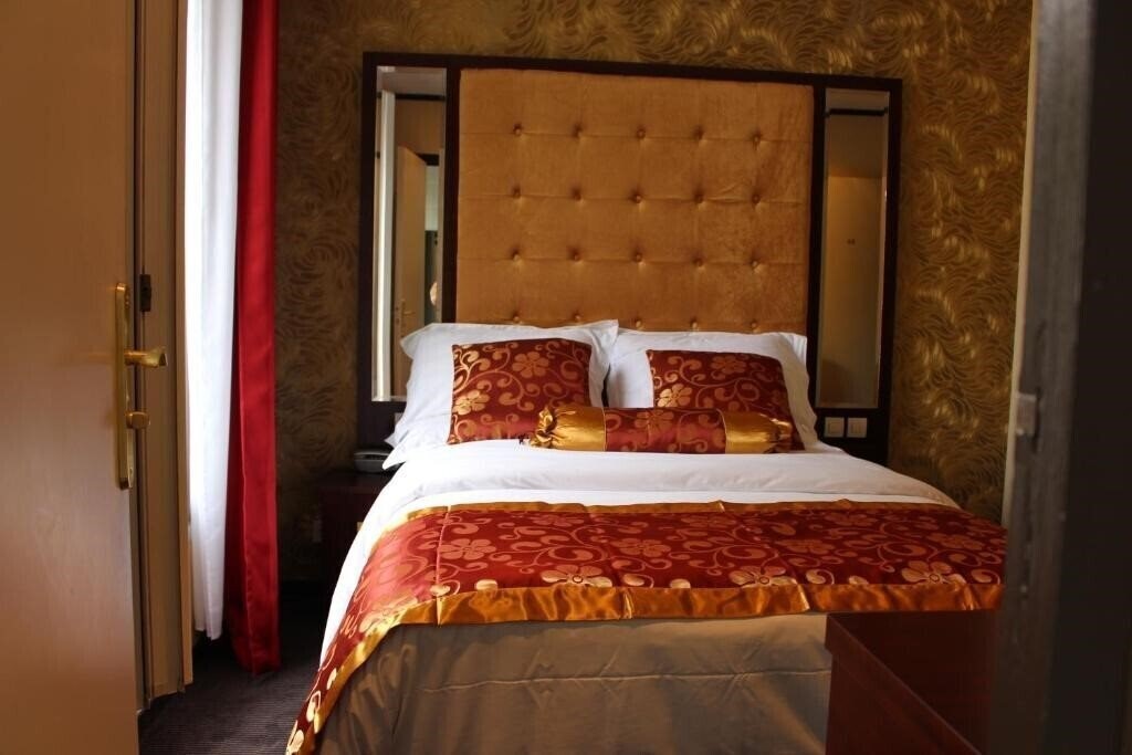 Панорама Hotel des Buttes Chaumont 2*