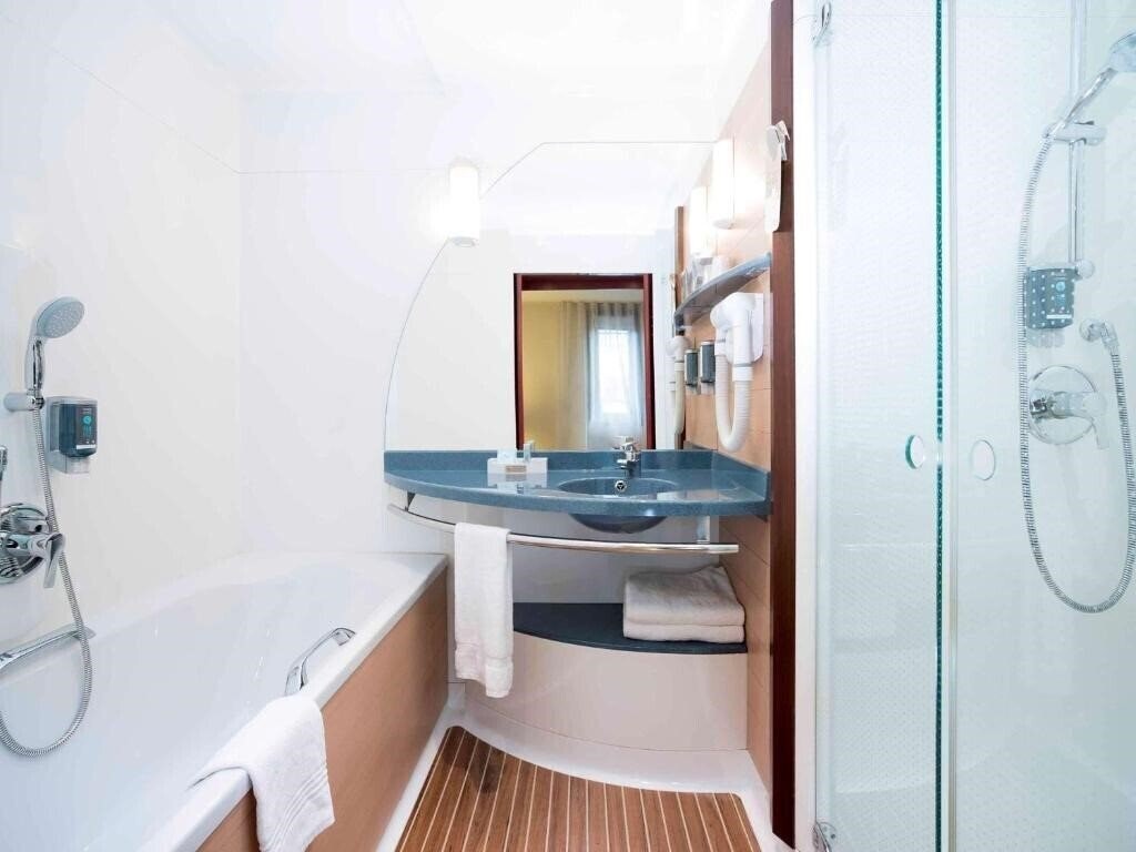 Апартаменти Suite Novotel Paris Porte De Montreuil 3*