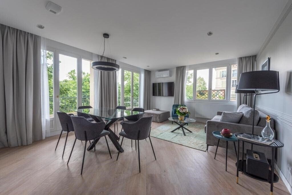 Готель Opera 3*