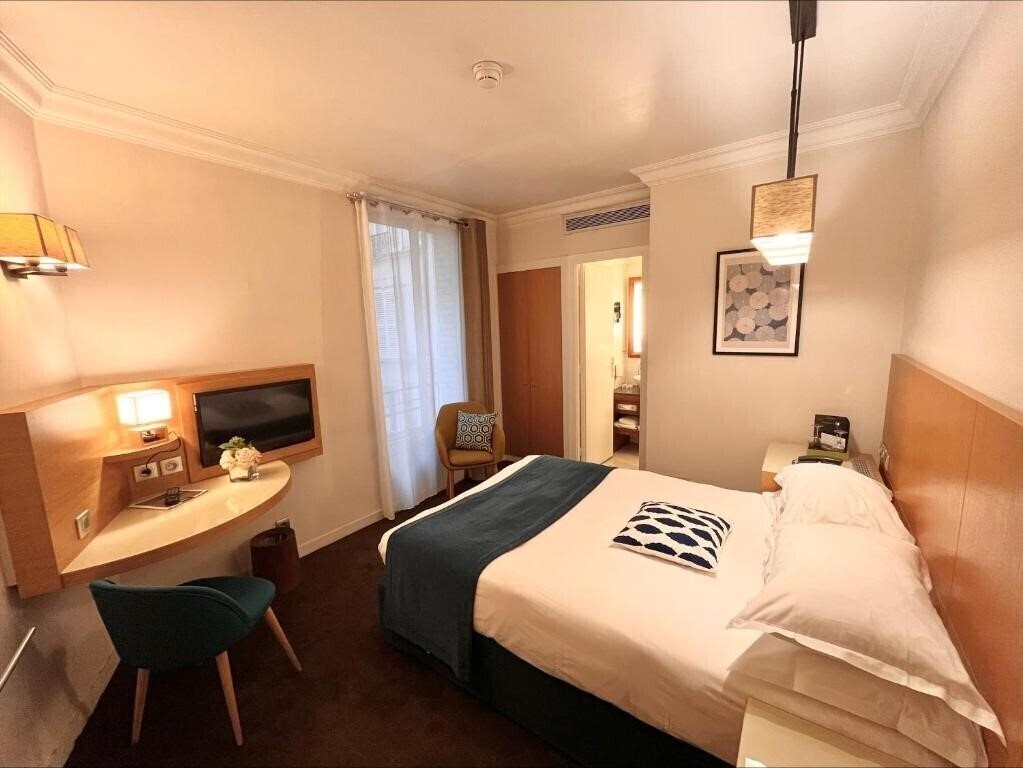 Территория Westside Arc De Triomphe 4*